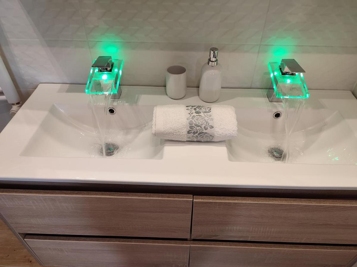 Gamma Es Jakuzzi Apartment Miskolc