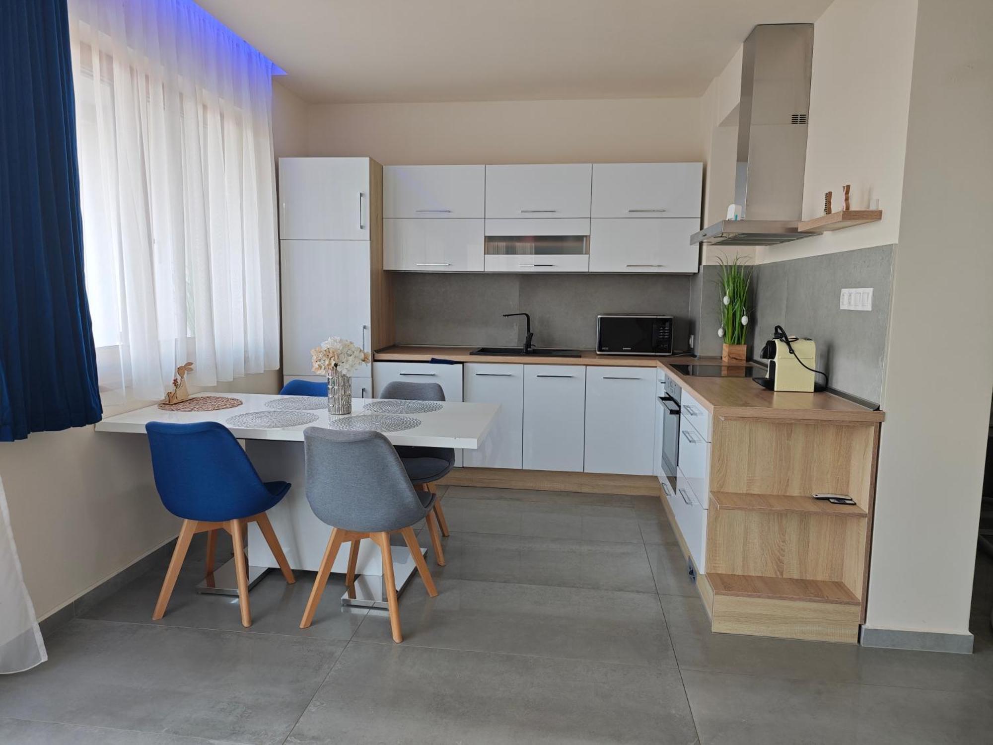 Gamma Es Jakuzzi Apartment *
